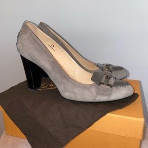 Tod’s ‘Double T’ pump in suede